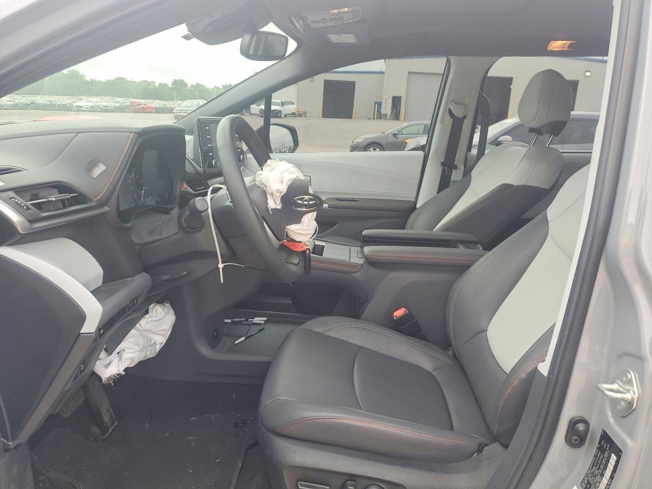 2024 Toyota Sienna Xse - zdjęcie 7