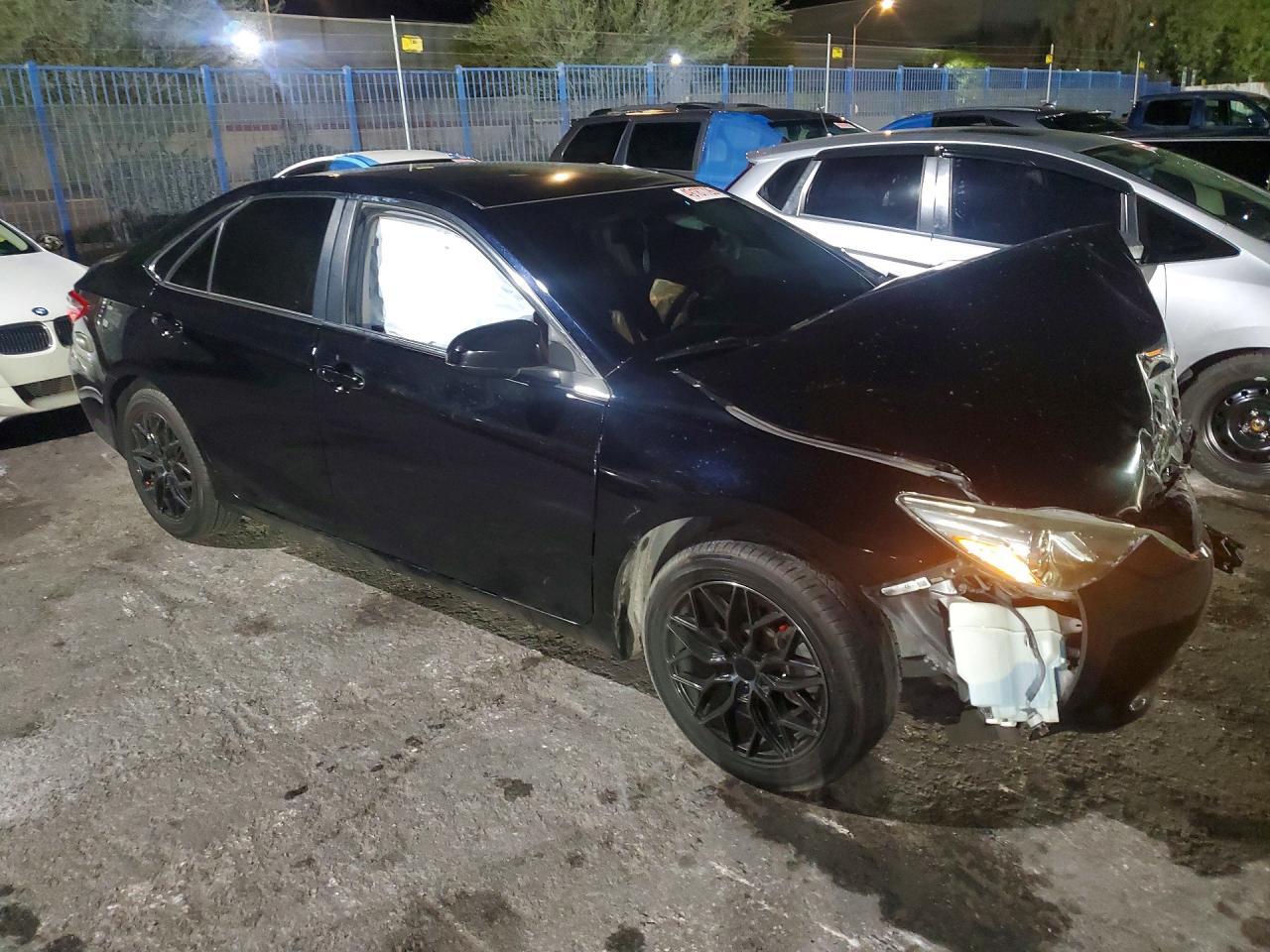 2016 Toyota Camry Se - zdjęcie 4