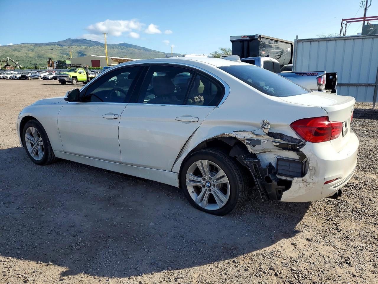 2017 BMW 330 I - zdjęcie 2