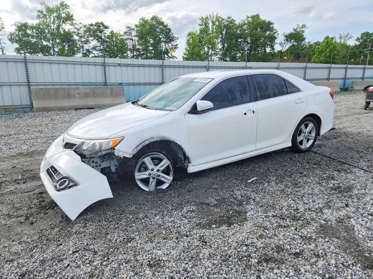 2013 Toyota Camry Se - zdjęcie główne