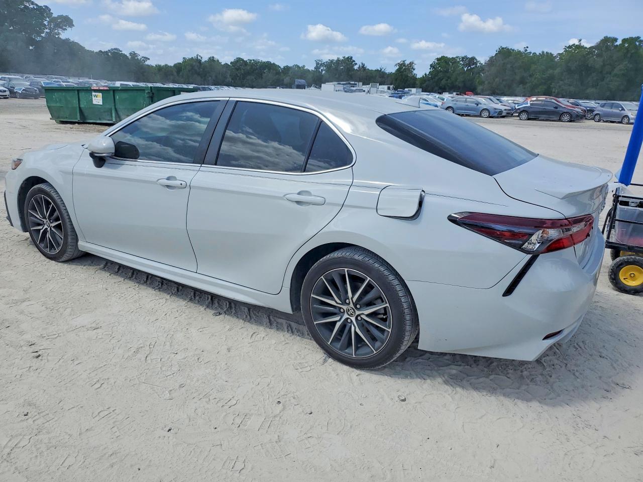 2024 Toyota Camry Se - zdjęcie 2