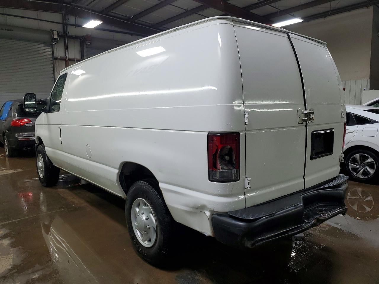 2014 Ford Econoline E250 Van - zdjęcie 2