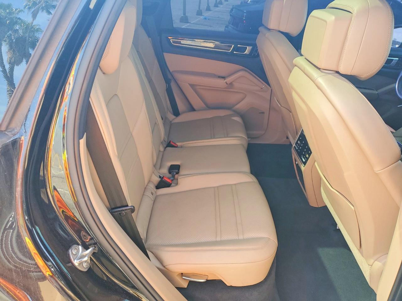 2021 Porsche Cayenne - zdjęcie 11