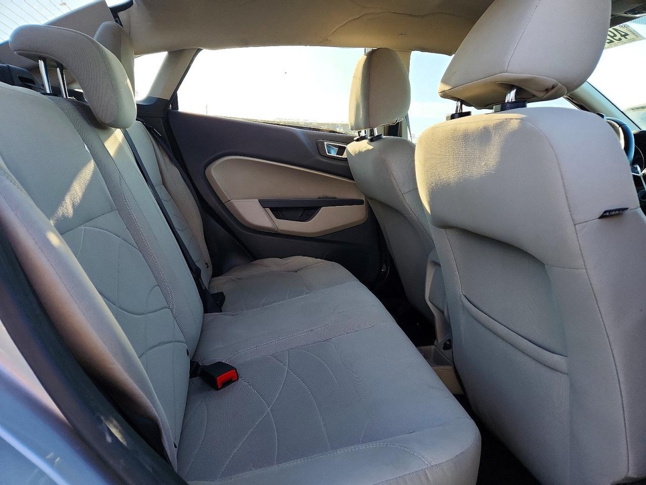 2014 Ford Fiesta Se - zdjęcie 10