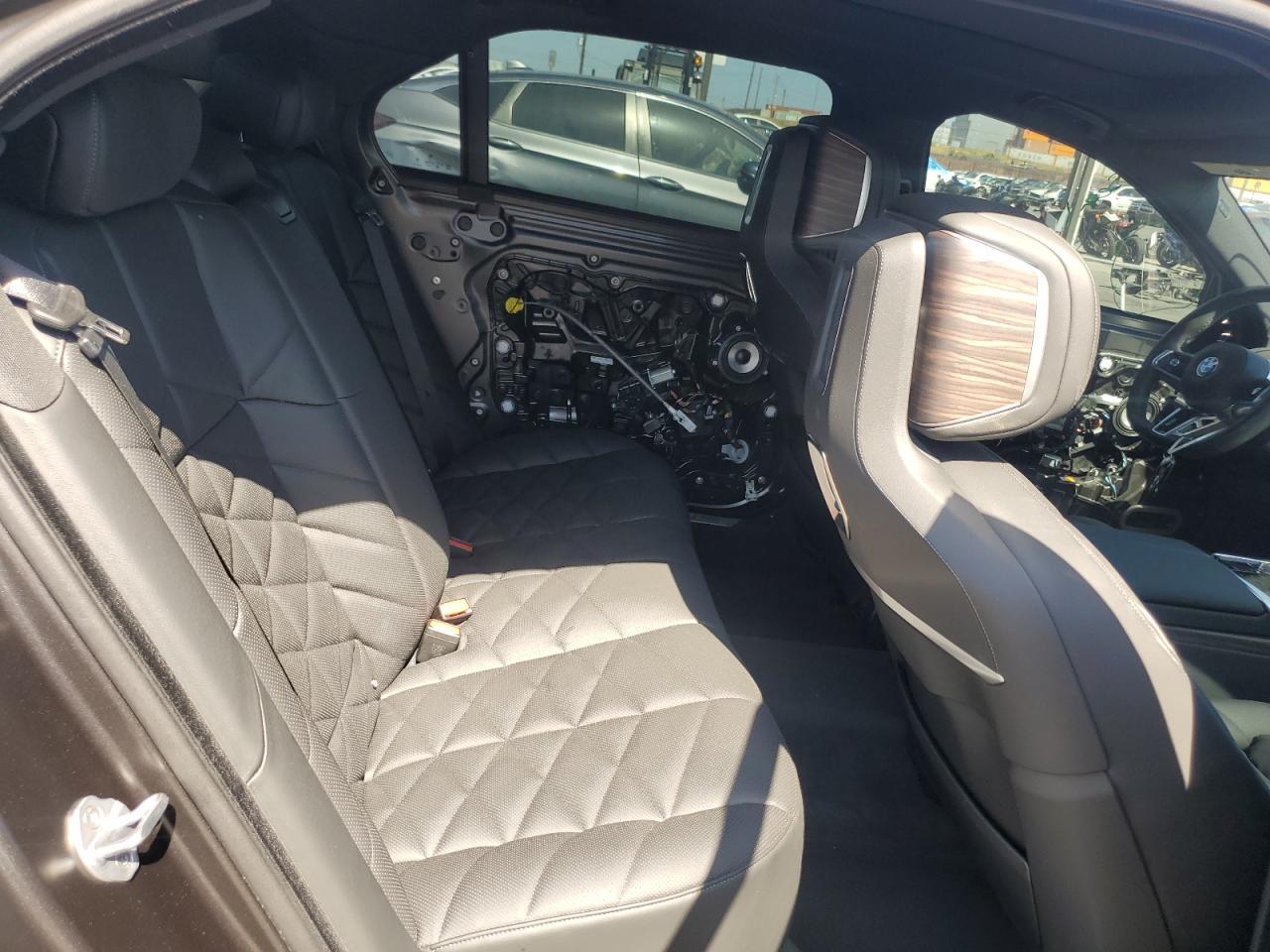 2025 BMW 740 I - zdjęcie 11