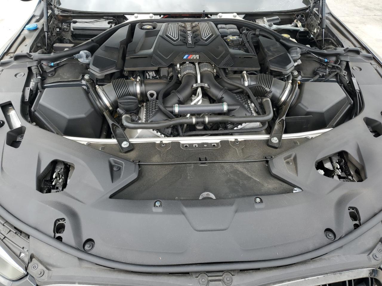 2022 BMW M8 - zdjęcie 12