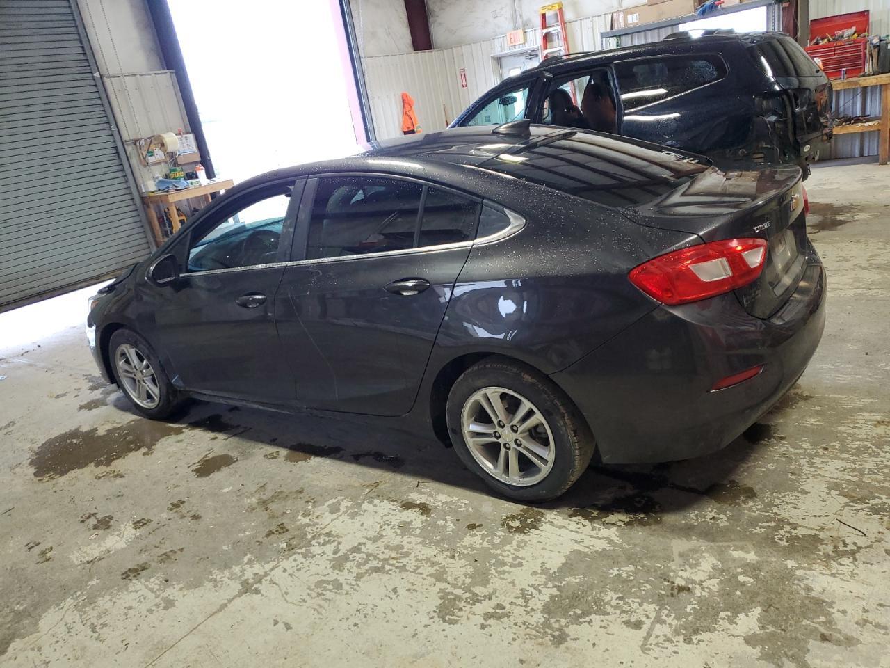 2017 Chevrolet Cruze Lt - zdjęcie 2