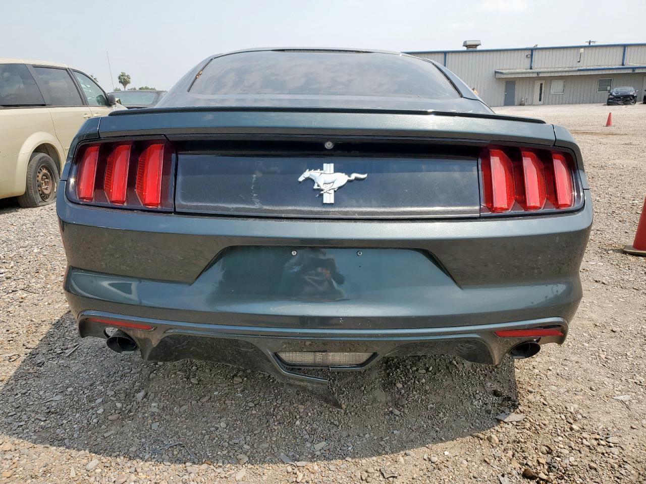 2015 Ford Mustang - zdjęcie 6