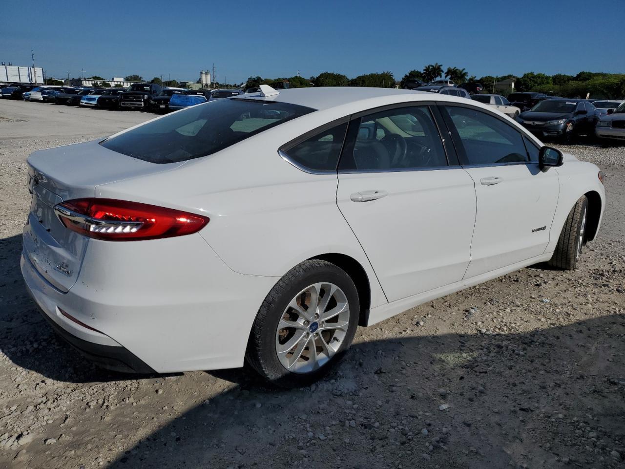 2019 Ford Fusion Se - zdjęcie 3