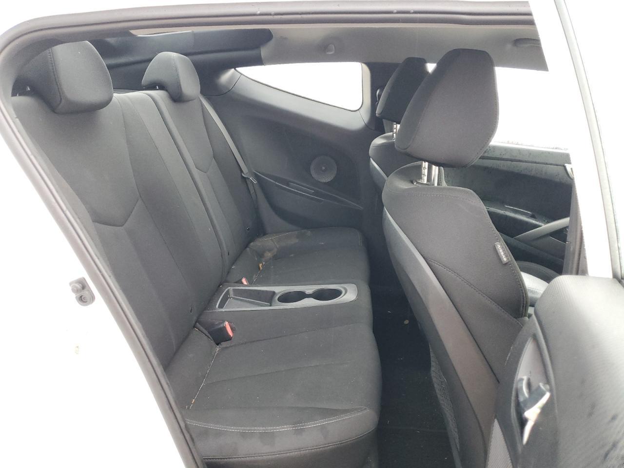 2016 Hyundai Veloster - zdjęcie 10