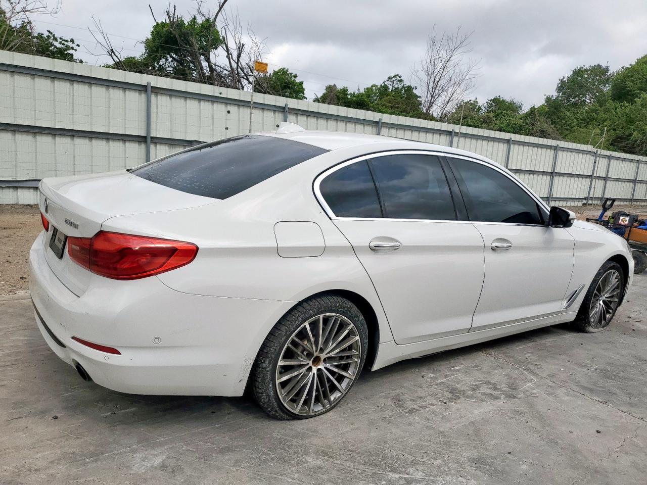 2017 BMW 530 I - zdjęcie 3