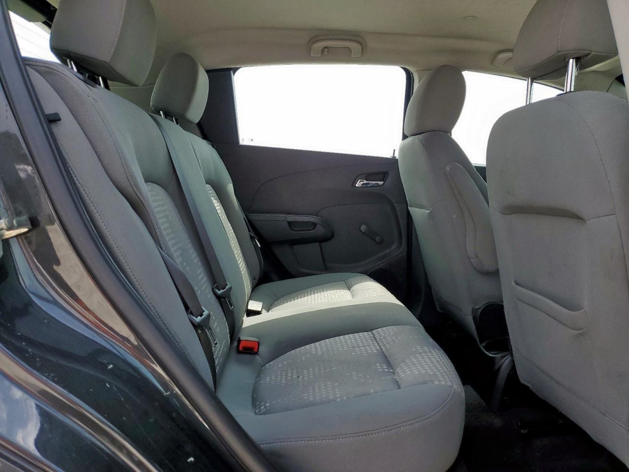 2014 Chevrolet Sonic Ls - zdjęcie 11