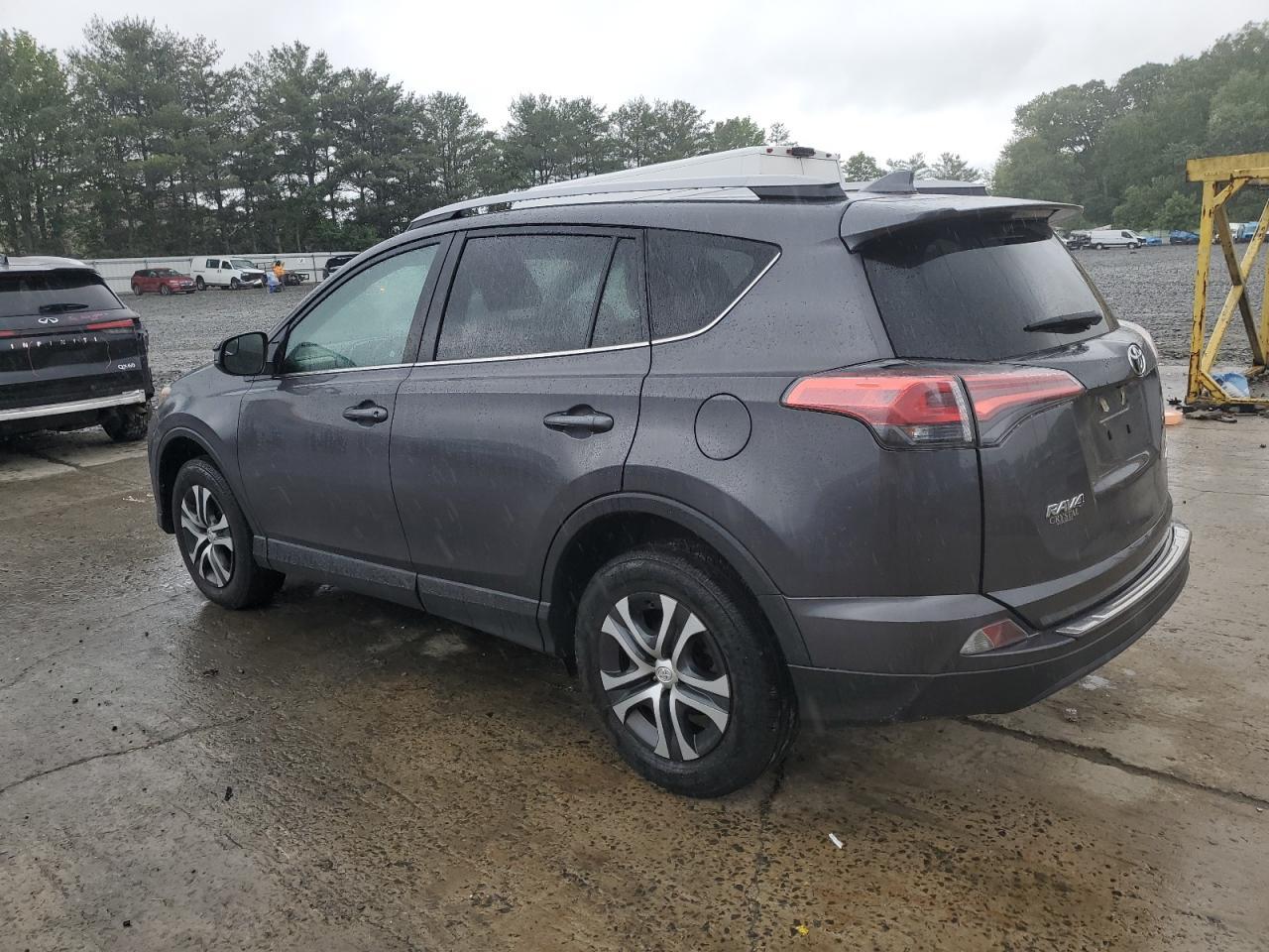 2018 Toyota Rav4 Le - zdjęcie 2