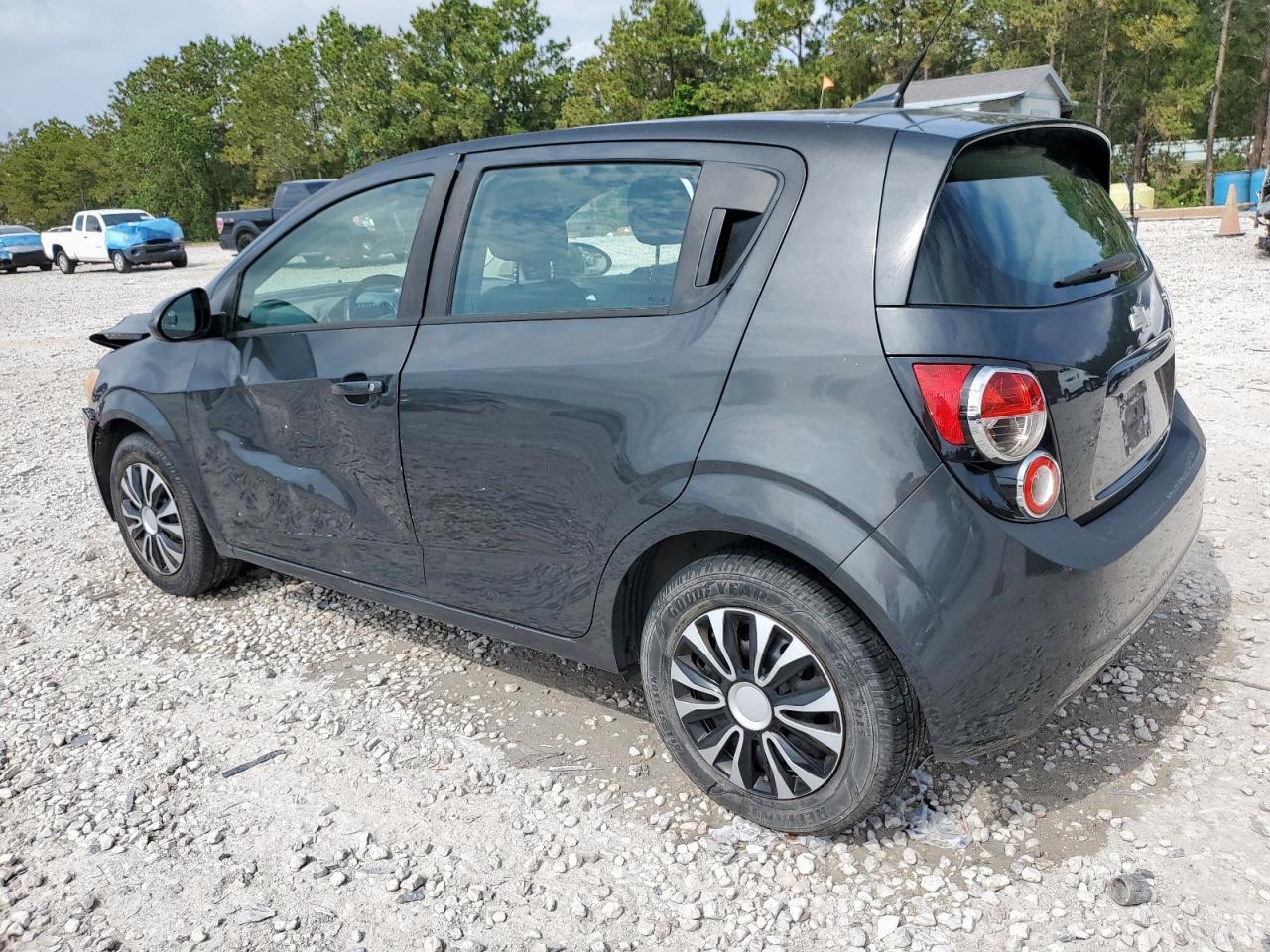 2014 Chevrolet Sonic Ls - zdjęcie 2