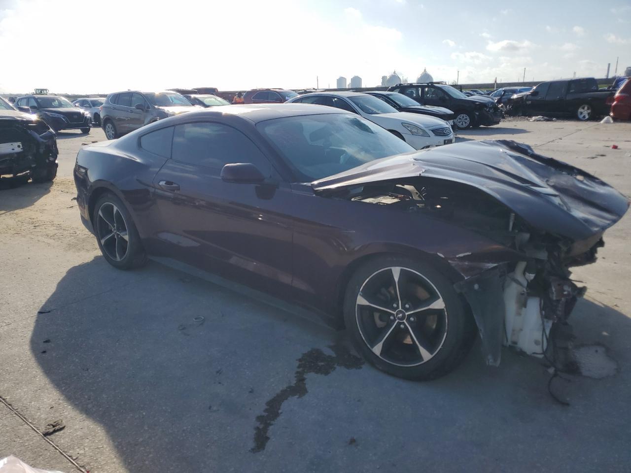 Ford Mustang - zdjęcie 4