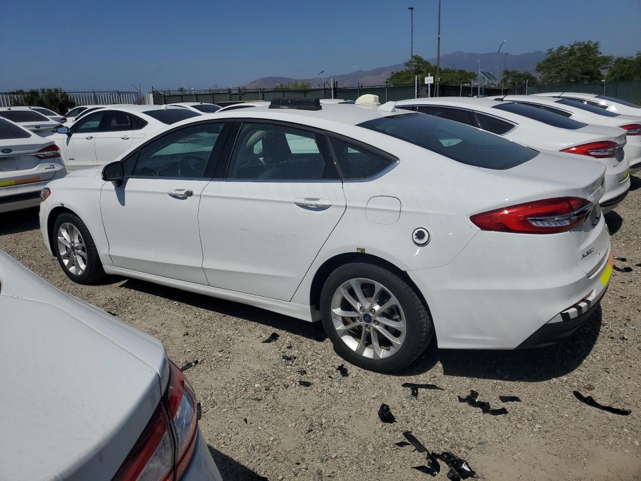 2020 Ford Fusion Se - zdjęcie 2