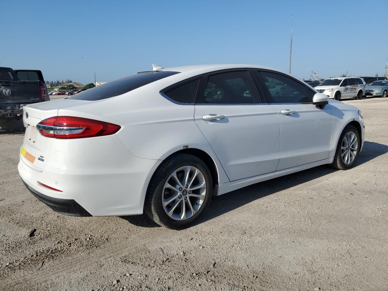 2020 Ford Fusion Se - zdjęcie 3