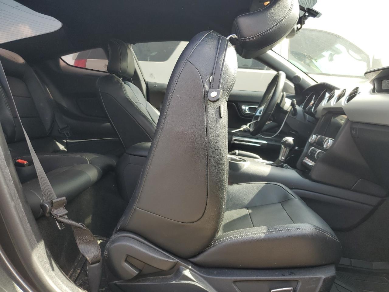2016 Ford Mustang - zdjęcie 10