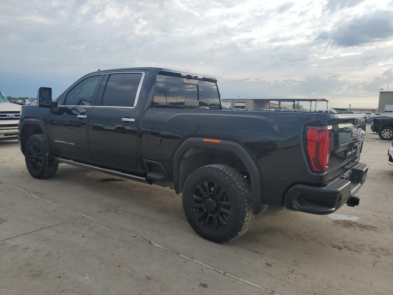 2022 GMC Sierra K2500 Denali - zdjęcie 2