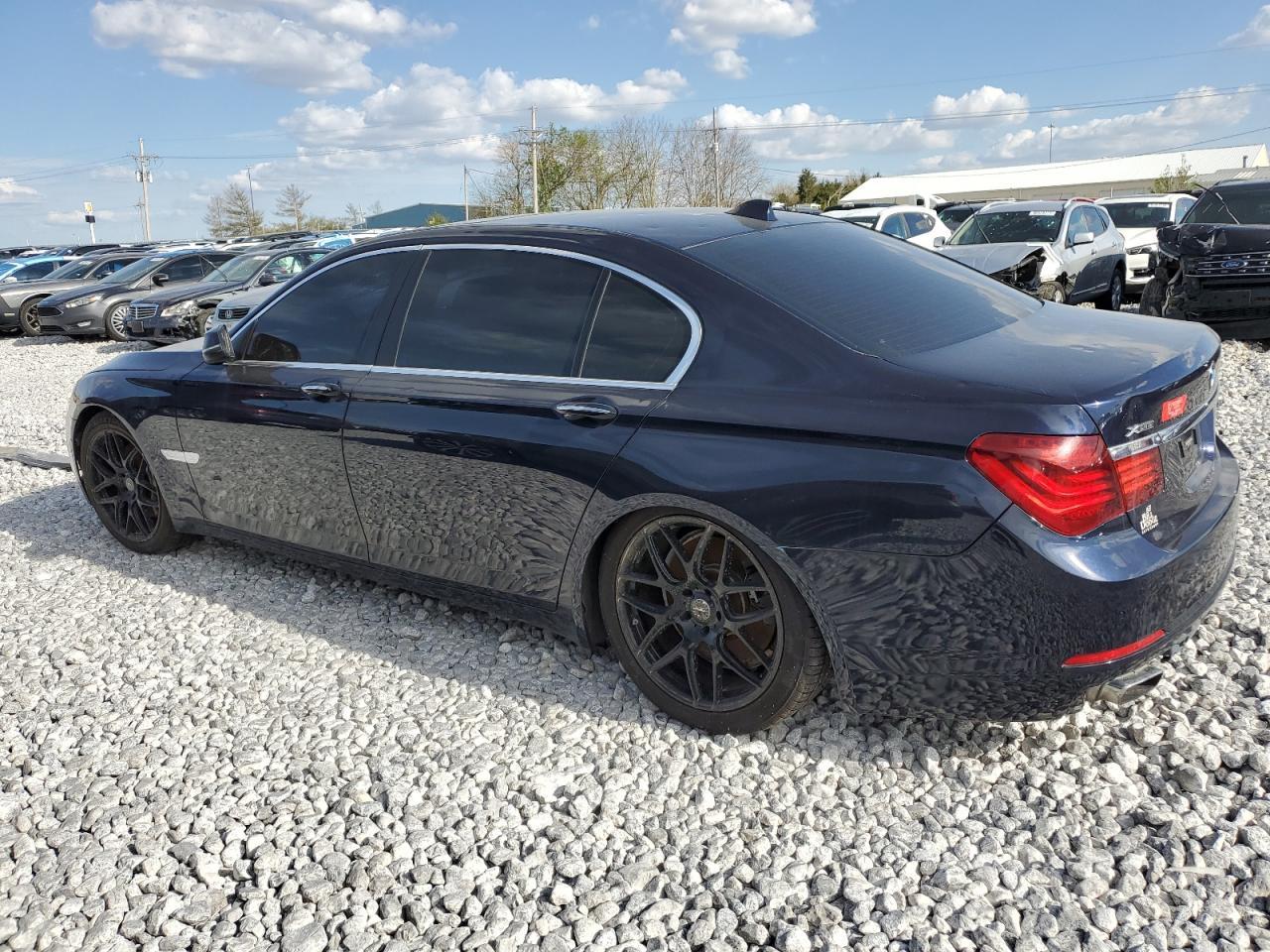 2014 BMW 750 Lxi - zdjęcie 2