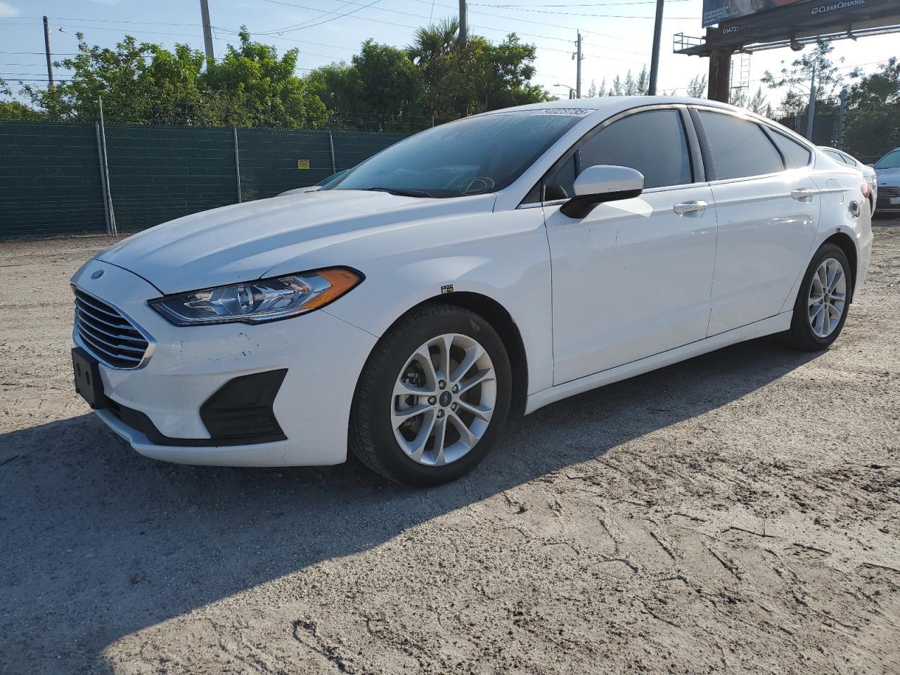 2020 Ford Fusion Se - zdjęcie główne