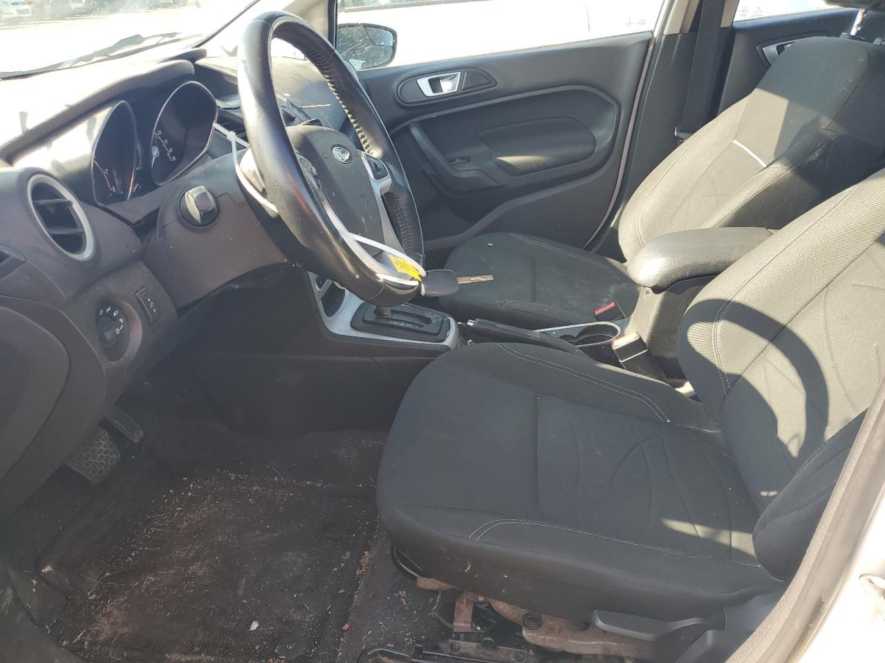 2014 Ford Fiesta Se - zdjęcie 7