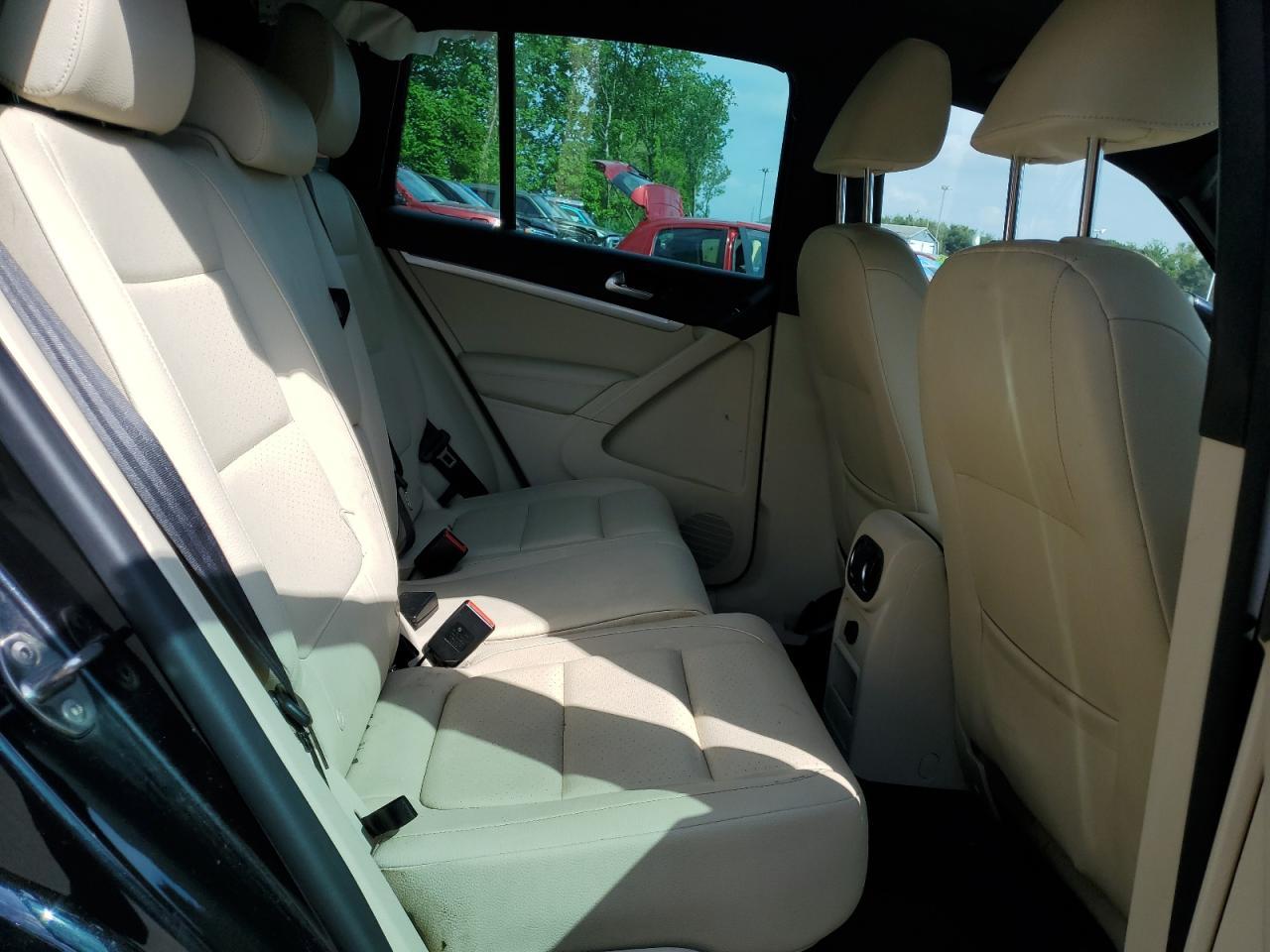 2016 Volkswagen Tiguan S - zdjęcie 10