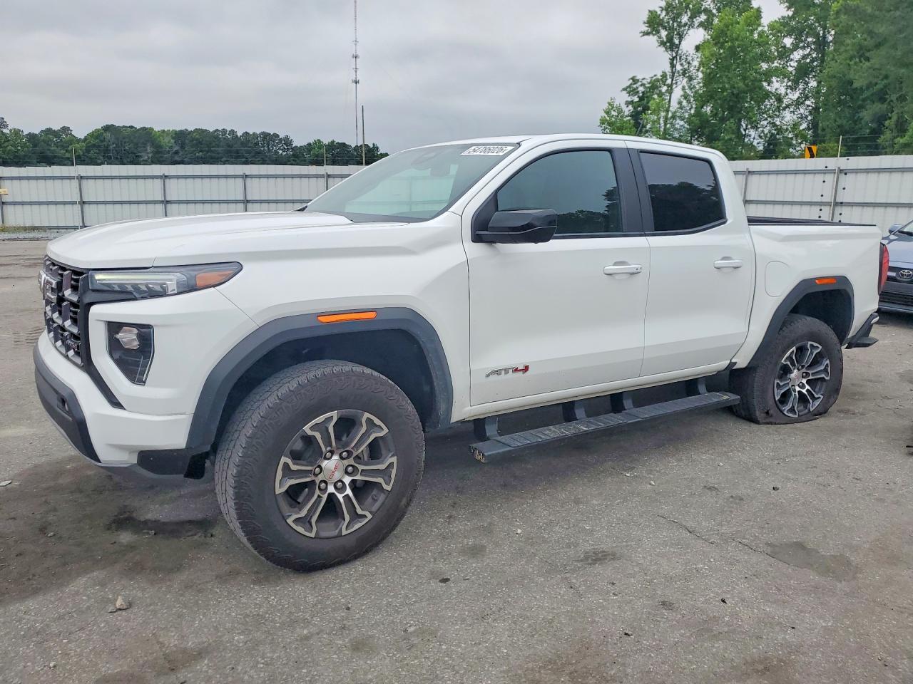 2025 GMC Canyon At4 - zdjęcie główne