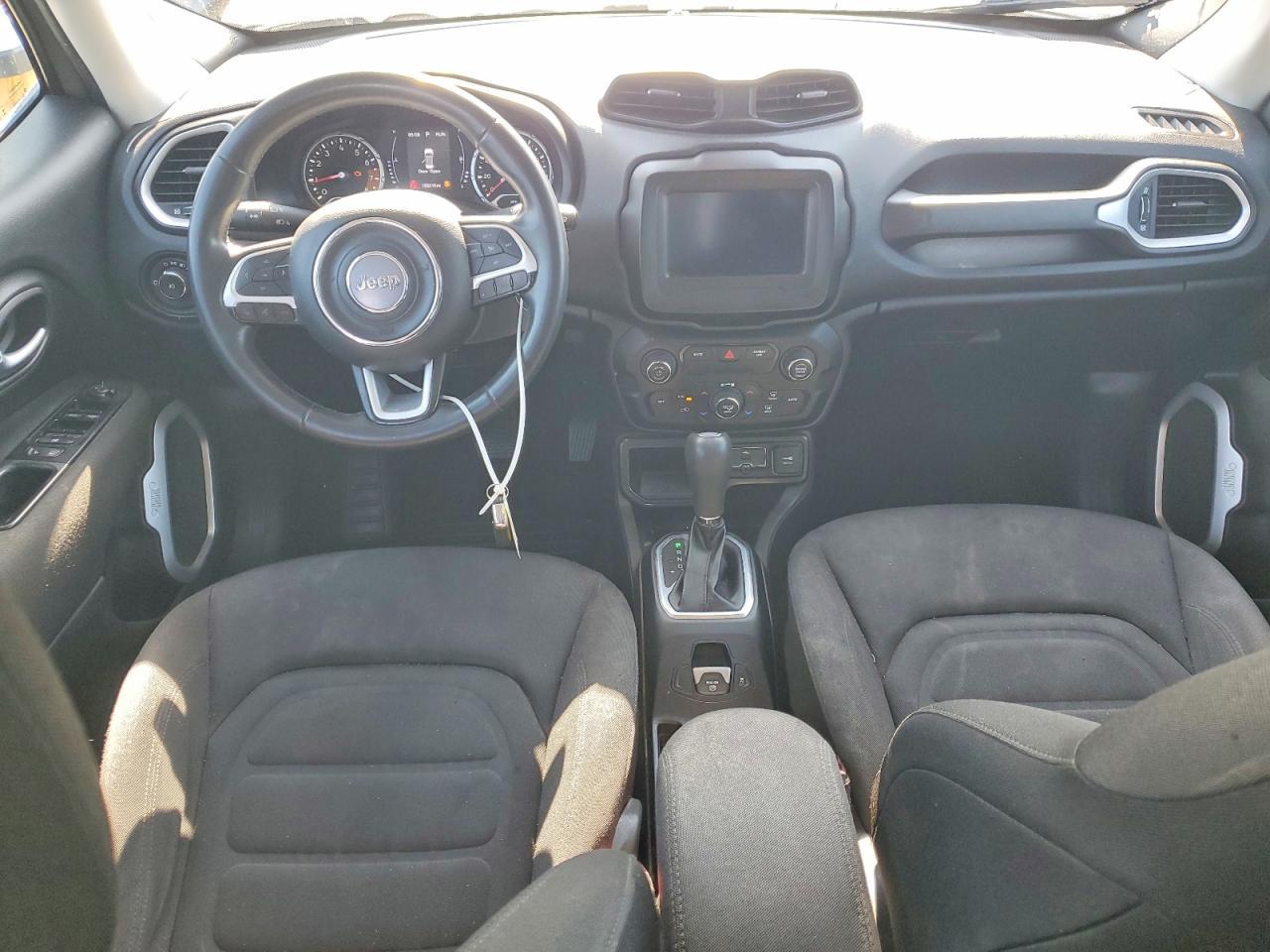 2020 Jeep Renegade Latitude - zdjęcie 8