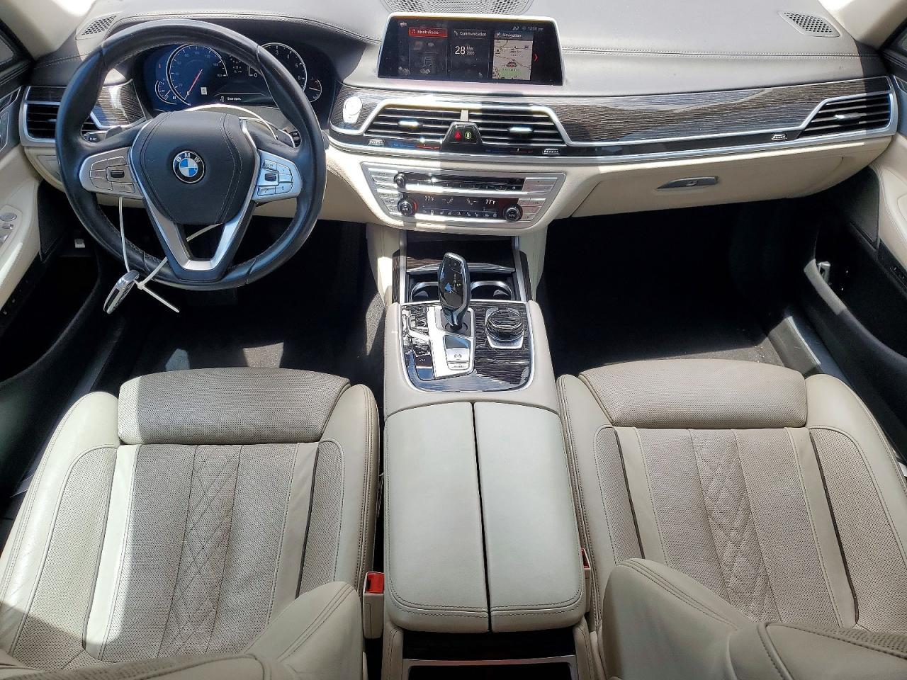 2019 BMW 740 I - zdjęcie 8