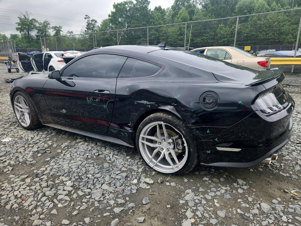 2022 Ford Mustang Gt - zdjęcie 2