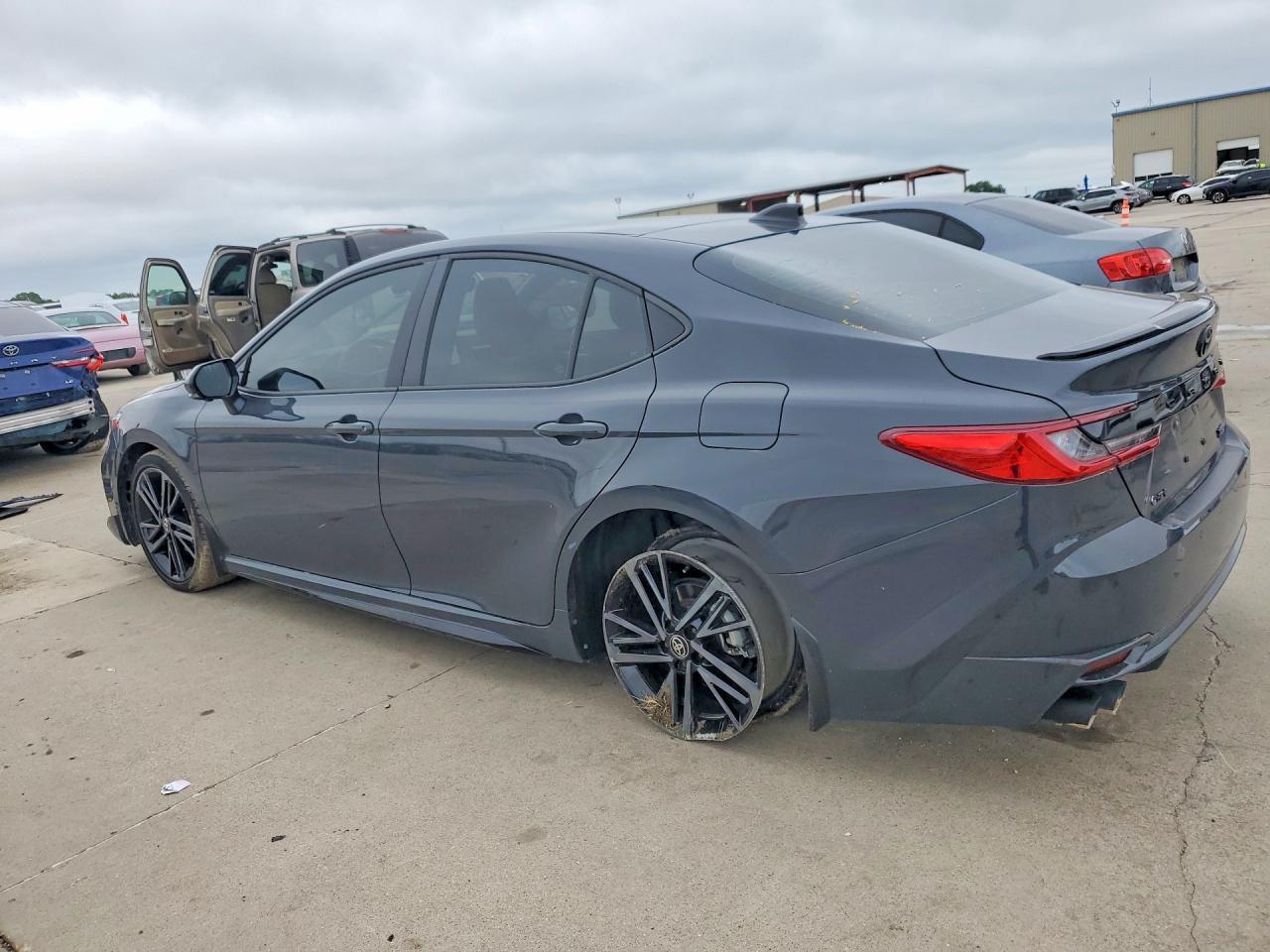 2025 Toyota Camry Xse - zdjęcie 2