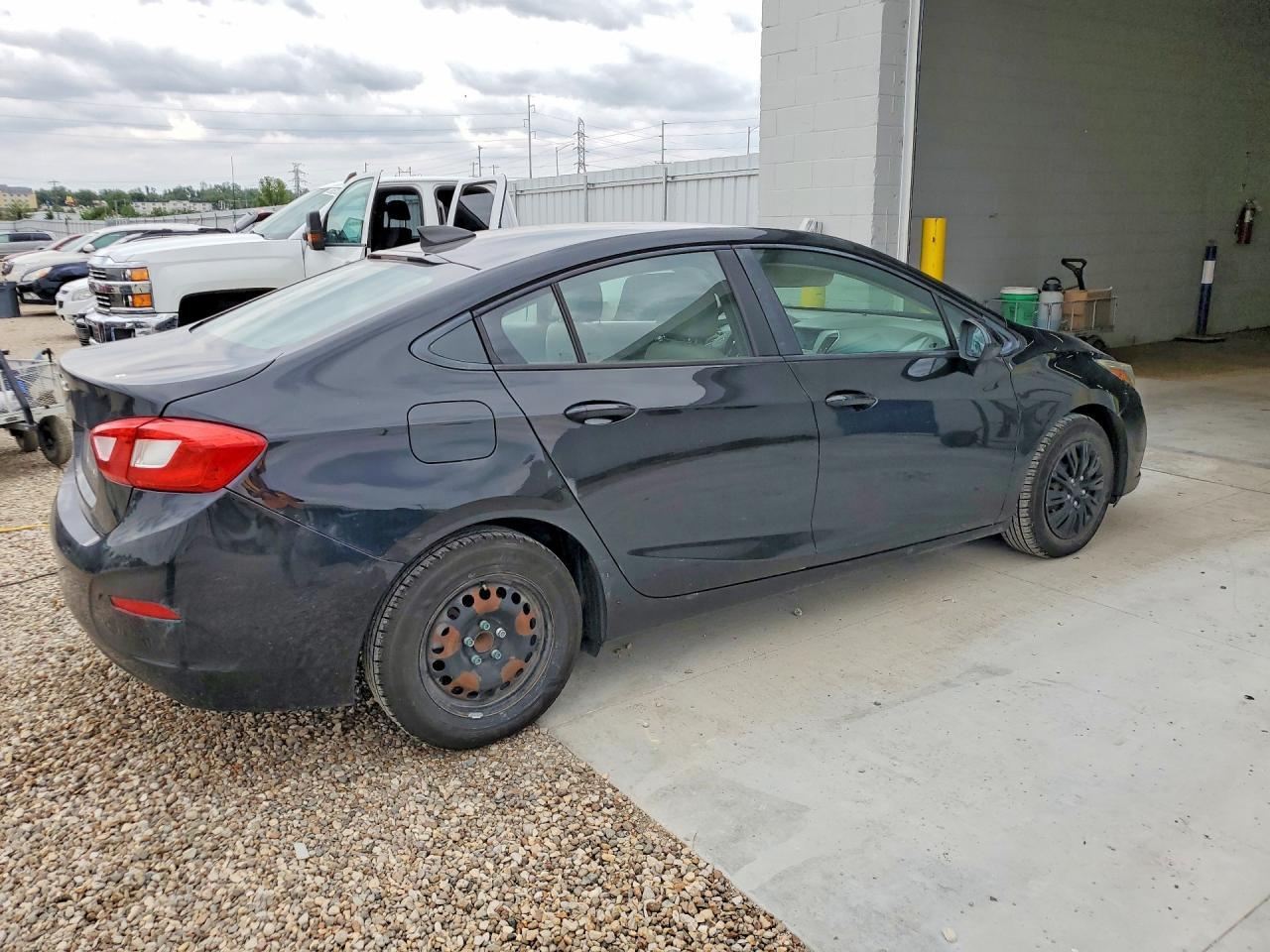 2017 Chevrolet Cruze Ls - zdjęcie 3