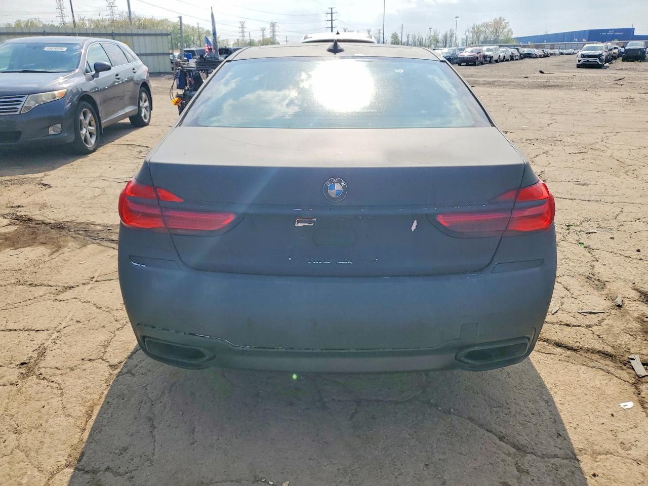 2016 BMW 750 I - zdjęcie 6