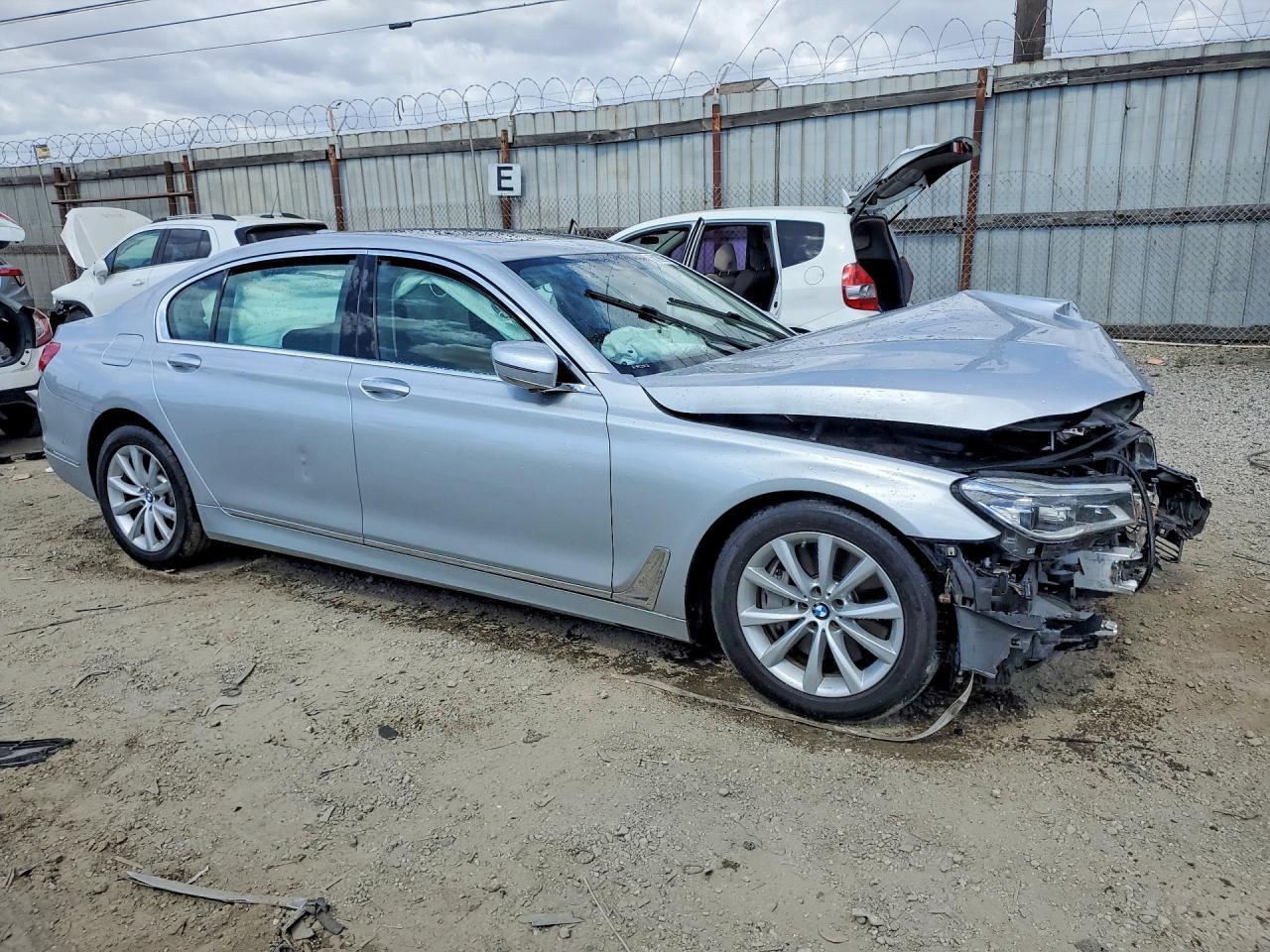 2018 BMW 750 I - zdjęcie 4