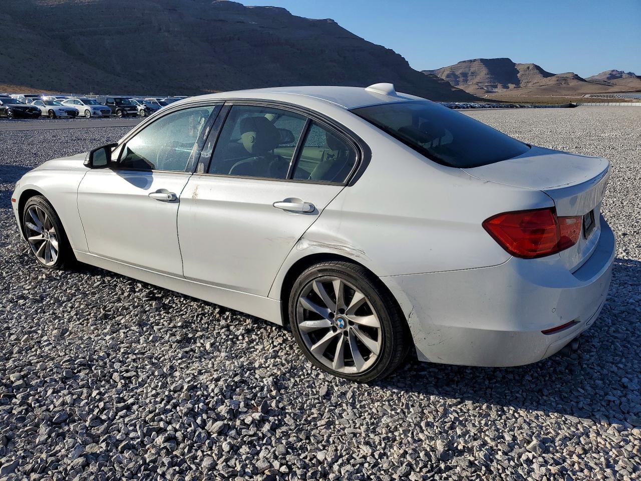 2013 BMW 328 I - zdjęcie 2