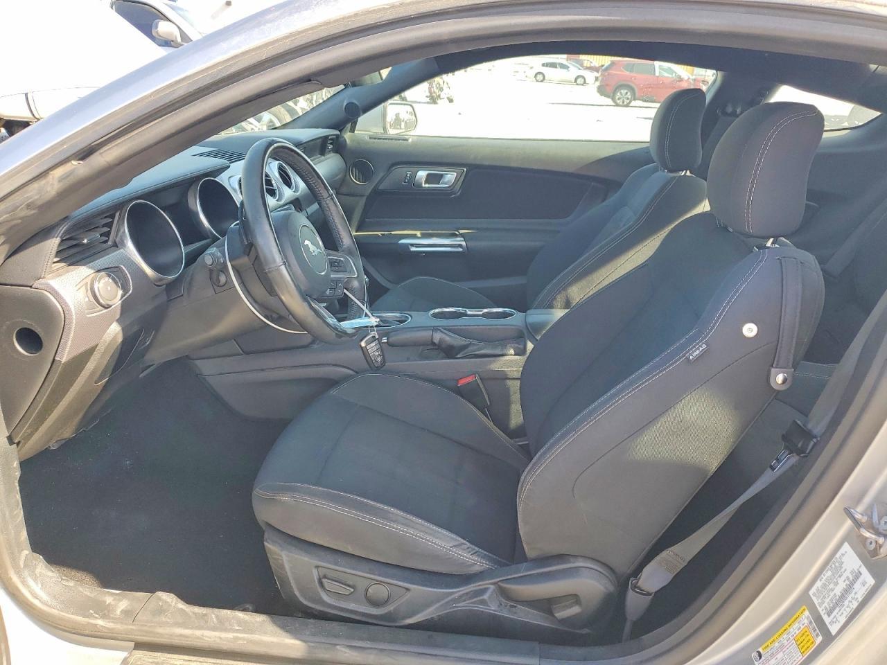 2020 Ford Mustang - zdjęcie 7