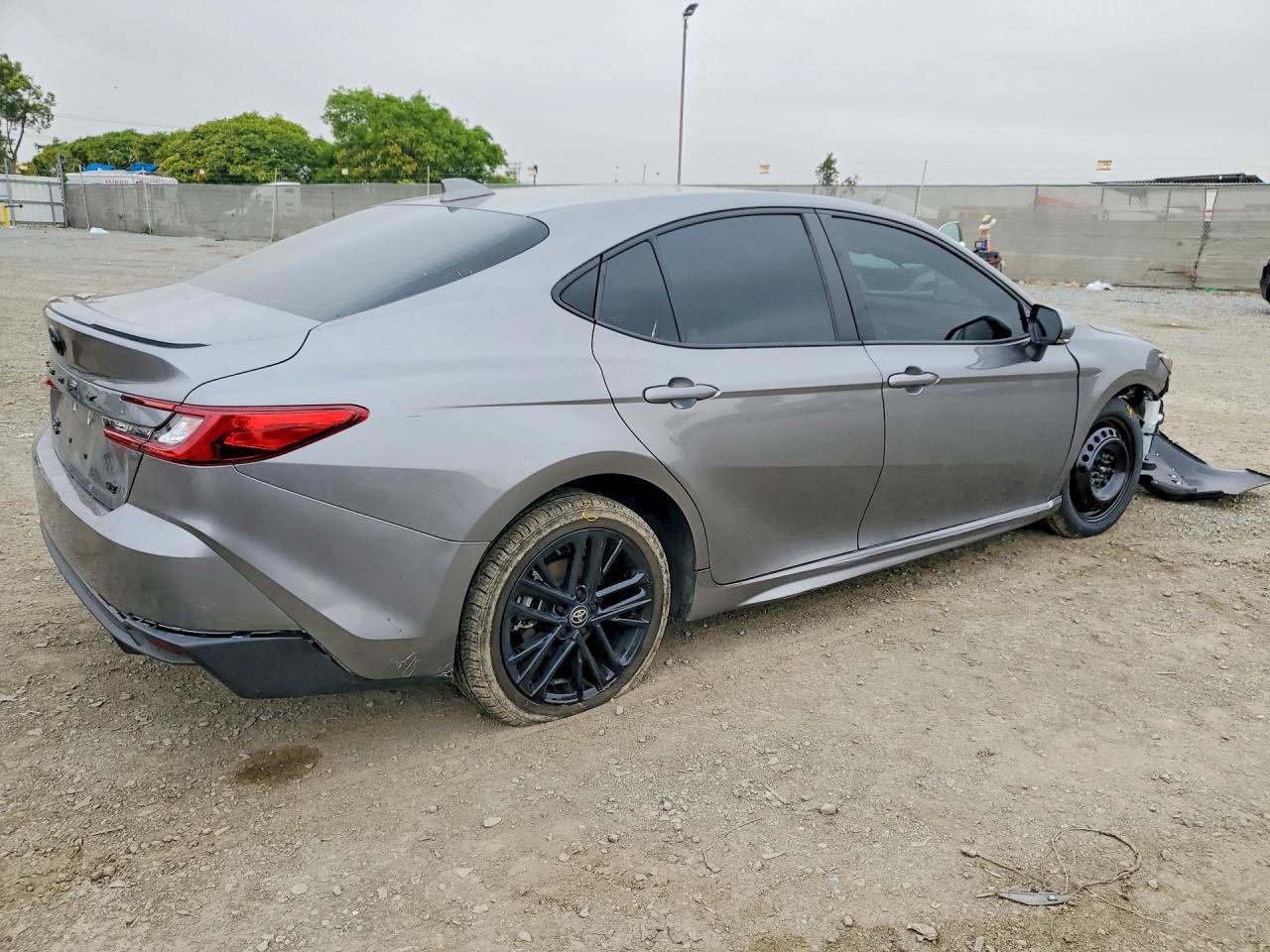 2025 Toyota Camry Se - zdjęcie 3