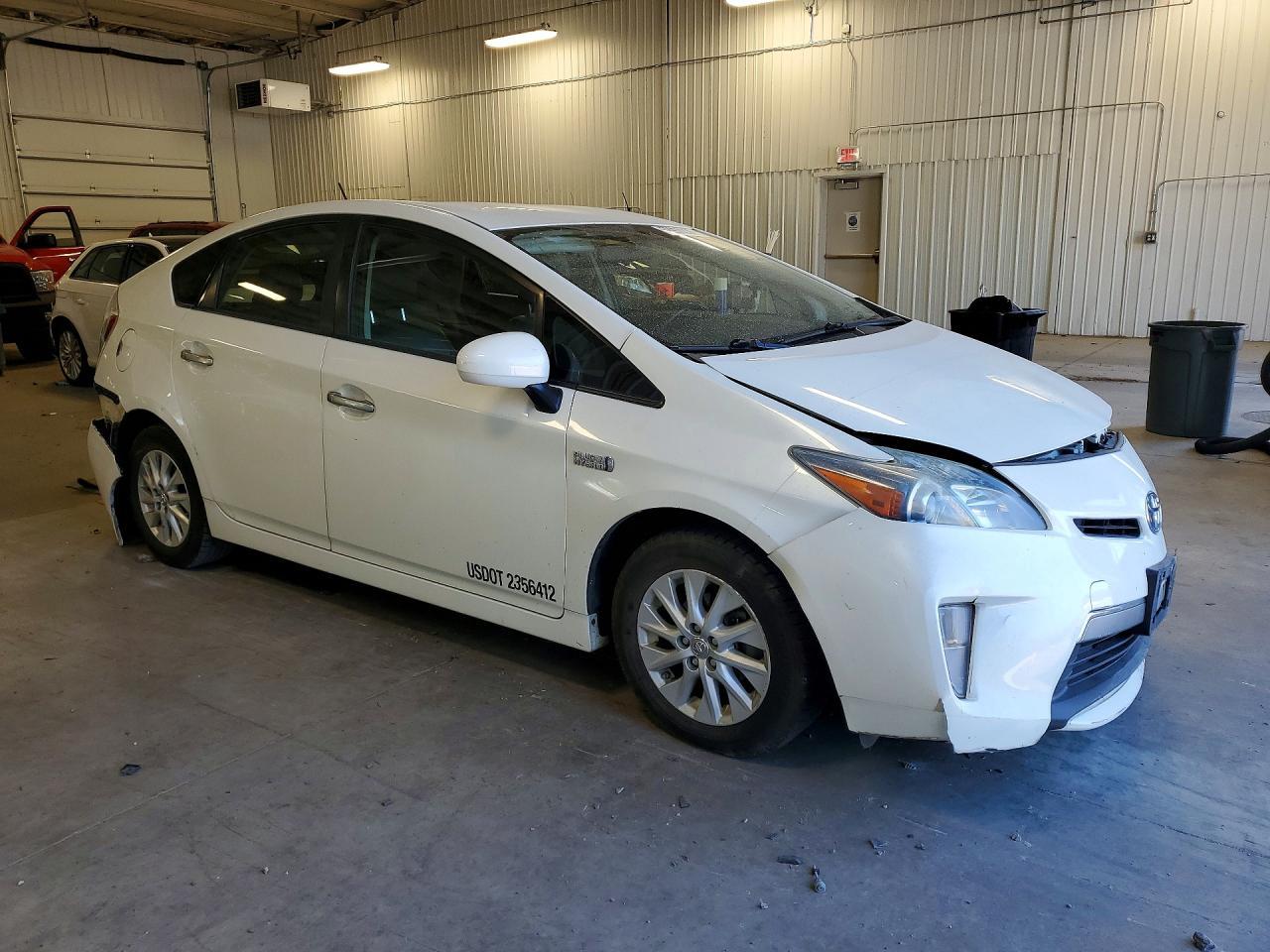 2013 Toyota Prius Plug-In Hybrid Base - zdjęcie 4
