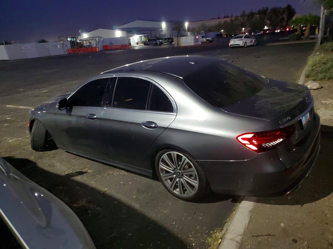 2021 Mercedes-Benz E 350 - zdjęcie 2