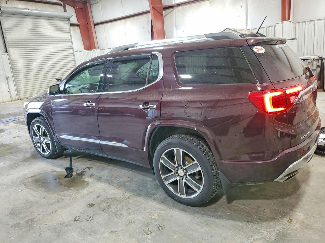 2018 GMC Acadia Denali - zdjęcie 2