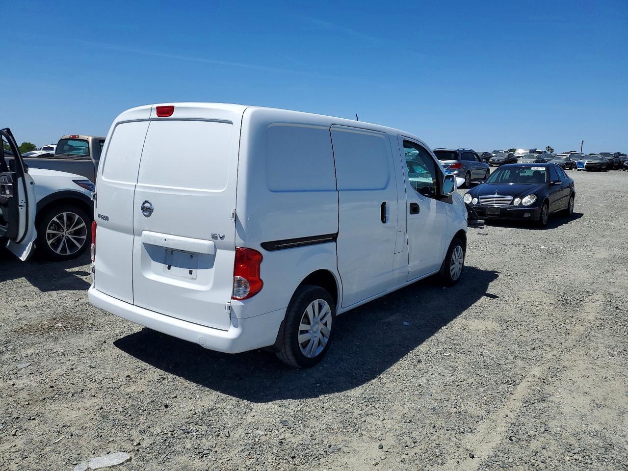 Nissan NV - zdjęcie 3