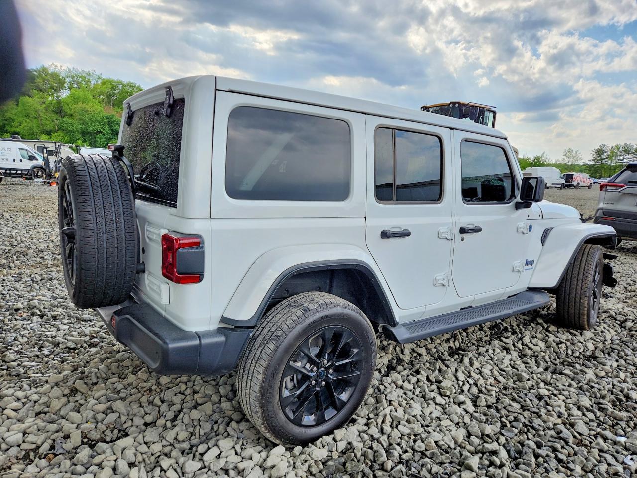 2025 Jeep Wrangler Sahara 4Xe - zdjęcie 3