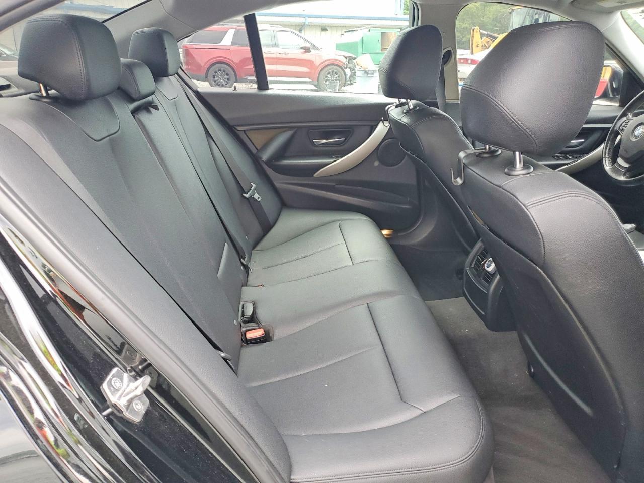 2015 BMW 320 I - zdjęcie 10