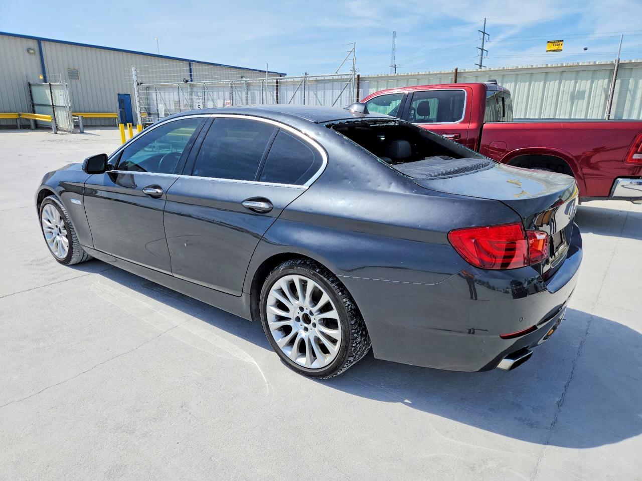 2013 BMW 550 - zdjęcie 2