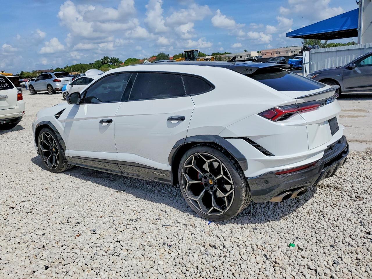 2024 Lamborghini Urus Performante - zdjęcie 2