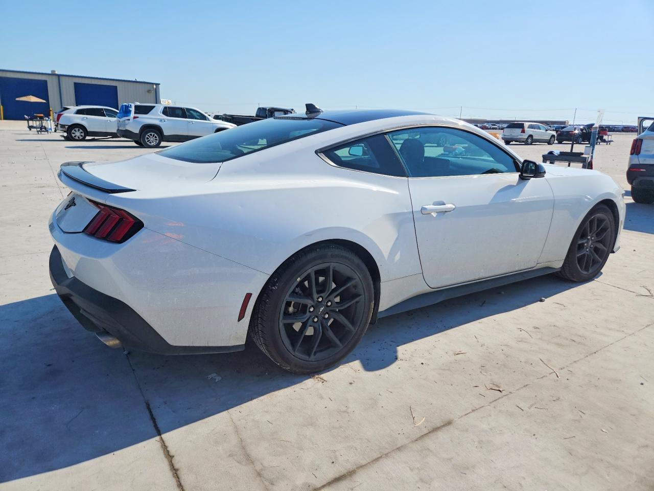 2025 Ford Mustang - zdjęcie 3