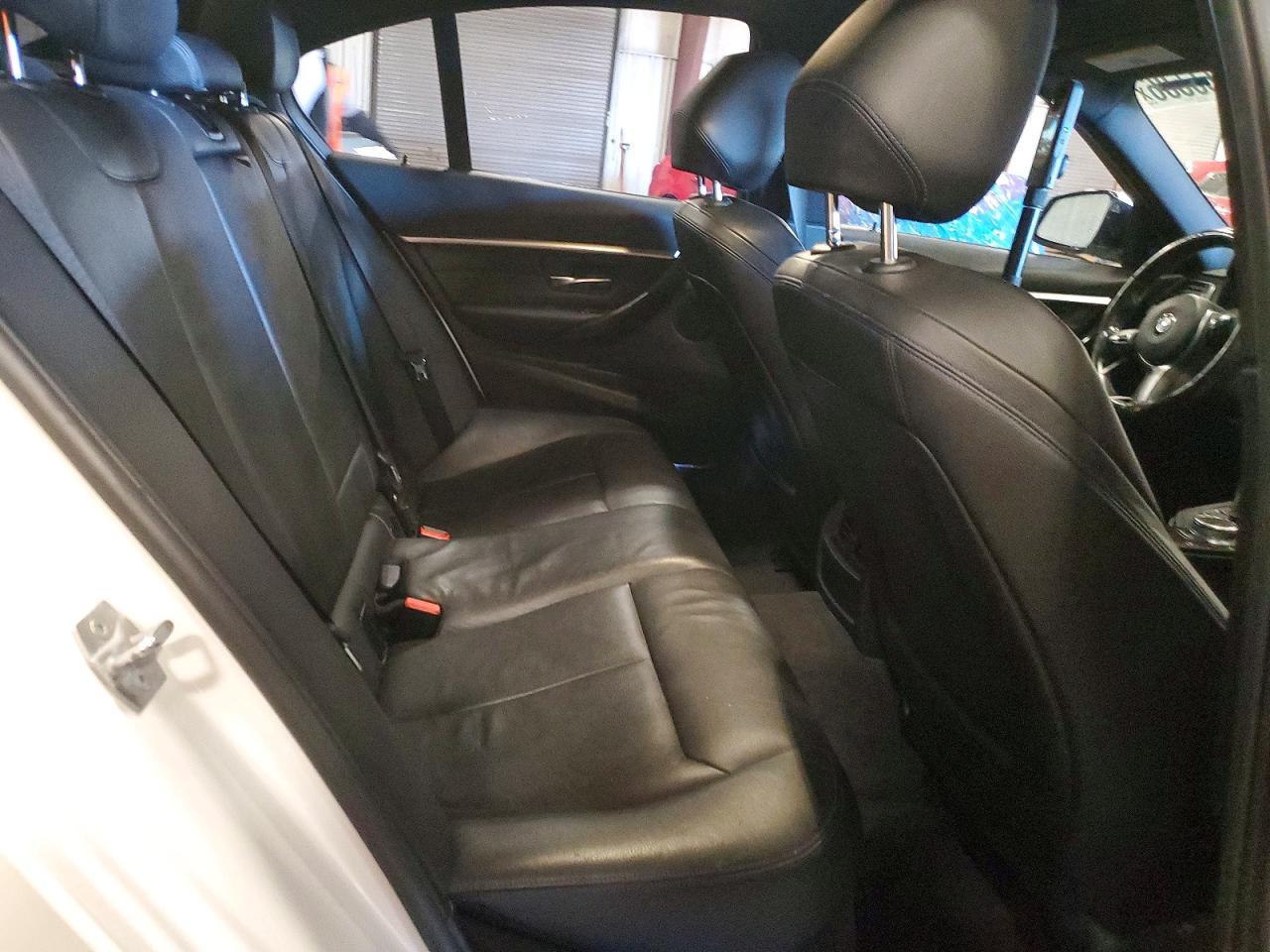 2018 BMW Seria 3 330i - zdjęcie 10