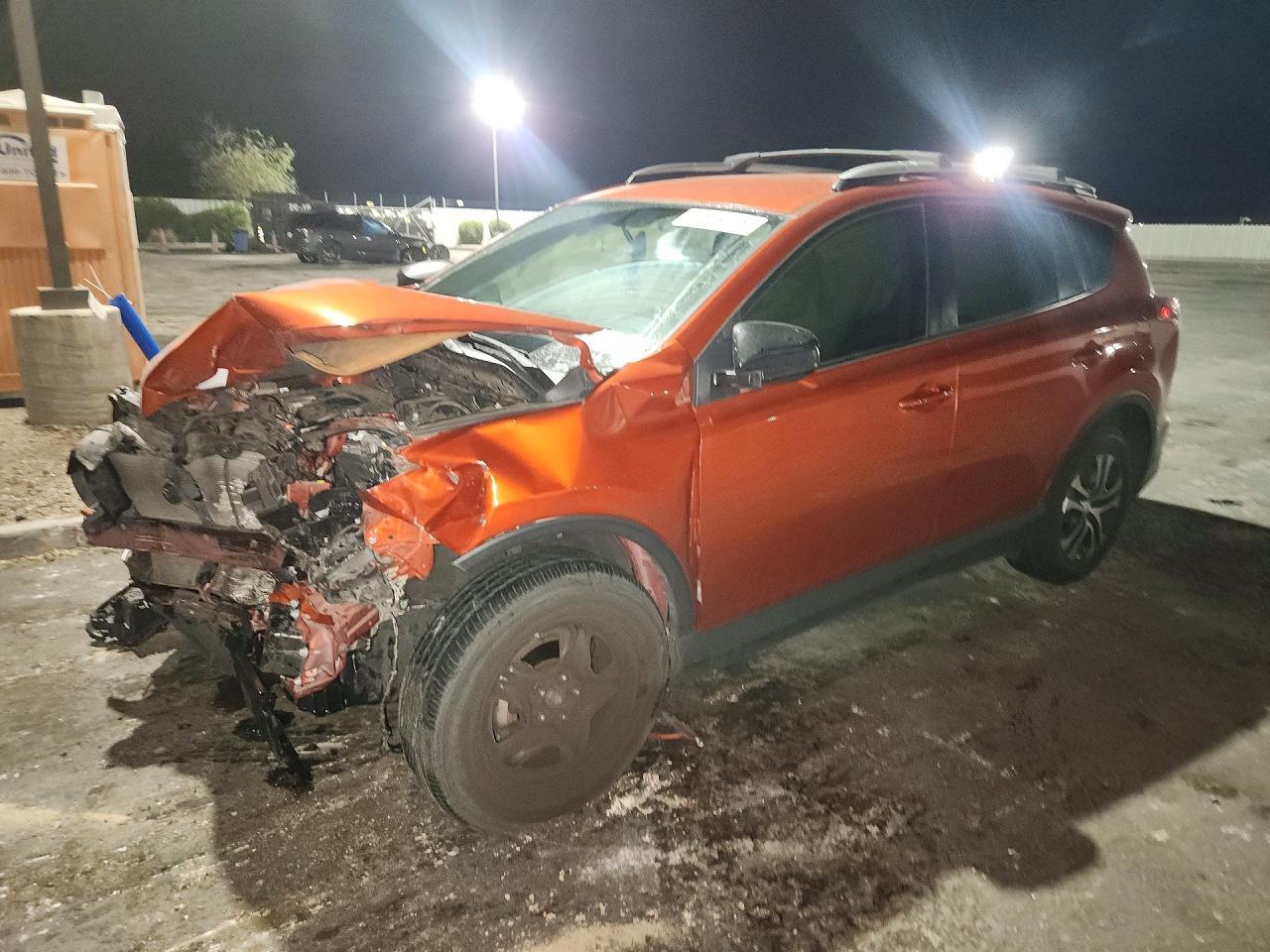 2016 Toyota Rav4 Le - zdjęcie główne