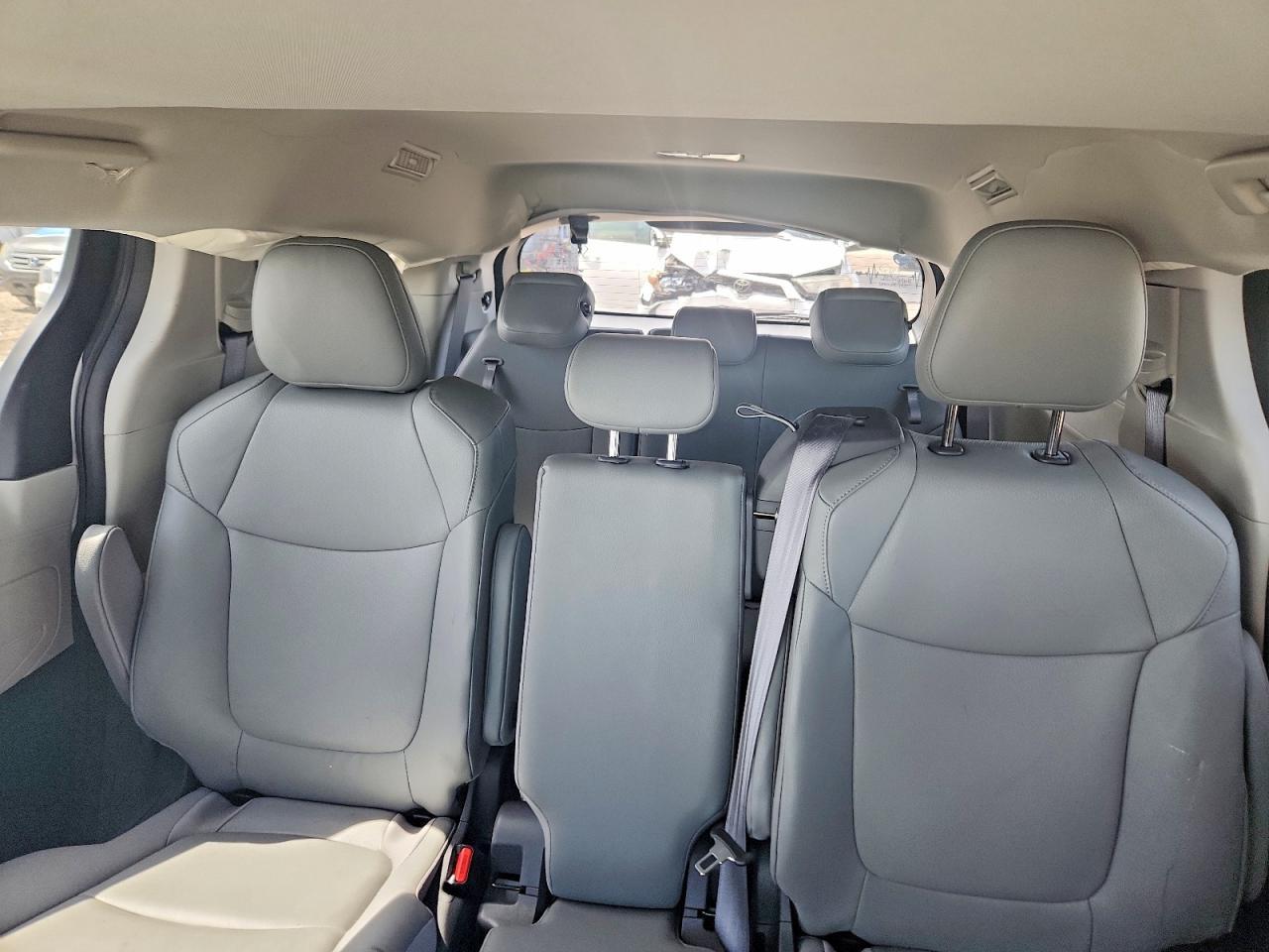 2024 Toyota Sienna Xle - zdjęcie 10